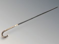 An ebonised walking stick with polished horn handle, length 103 cm.