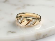 A 9ct gold cubic zirconia ring,