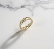 A 9ct yellow gold band ring,