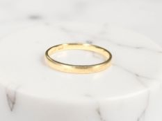 An 18ct gold band ring, size N CONDITION REPORT: 1.