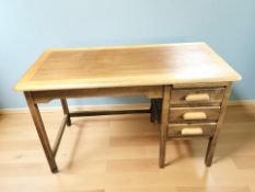 A 1920's oak single pedestal writing desk, 121 cm x 59 cm x 72 cm.