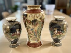 A pair of Japanese Satsuma earthenware vases, height 20 cm,