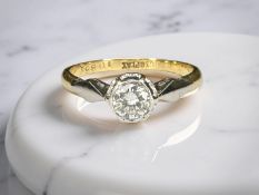 An 18ct yellow gold platinum set diamond solitaire ring, size K, 2.3g, approximately 0.3ct.