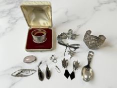 A group of silver, Continental silver and white metal jewellery,