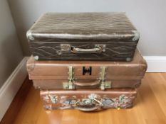 Three vintage luggage cases, largest 65 cm wide.