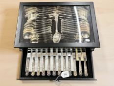 A canteen of Viners EPNS cutlery.