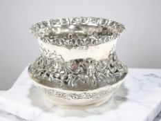 An Edwardian silver sugar bowl, S Glass, Birmingham 1903, diameter 11.5cm.