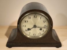 A 1920s oak mantel clock, height 22 cm.