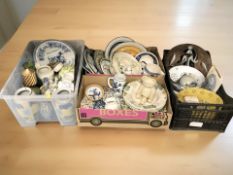 A large quantity of ceramics, pottery table wares, etc.