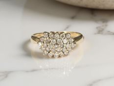 A 9ct gold diamond cluster ring, size R CONDITION REPORT: 2.