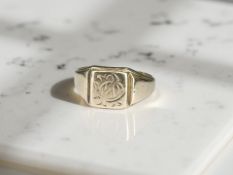 A 9ct gold signet ring, size N CONDITION REPORT: 3.