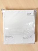 A White Company Egyptian cotton king size fitted bed sheet, and a further two piece bedding set.