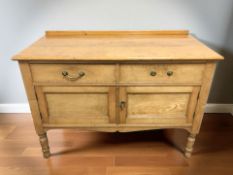 A Victorian oak and satinwood wash stand, 108 cm x 52 cm x 76 cm.