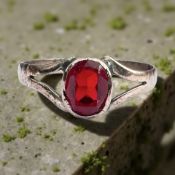 A 9ct gold garnet ring, size O CONDITION REPORT: 1.