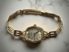 A lady's 9ct gold Rotary quartz wristwatch on 9ct gold bracelet CONDITION REPORT: