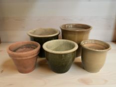 A group of ceramic plant pots, tallest 23 cm.