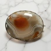 A gold mounted agate brooch.