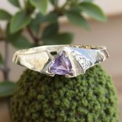 A 9ct gold amethyst ring, size N CONDITION REPORT: 1.
