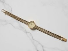 A lady's 9ct gold Accurist quartz wristwatch on integral 9ct gold bracelet CONDITION