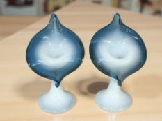 A pair of mouth blown two tone glass Jack in the Pulpit vases, height 21 cm.