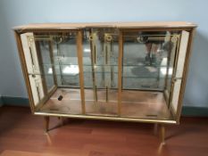 A 1960's teak and glass sliding door drink's sideboard, with mirrored back, 121 cm x 31 cm x 94 cm.