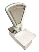 A set Avery enameled grocer's scales.