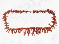 A vintage Coral necklace, length 48 cm.