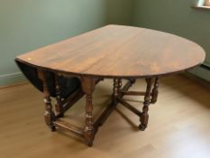 A reproduction oak drop leaf gate leg farmhouse dining table in the Georgian style,
