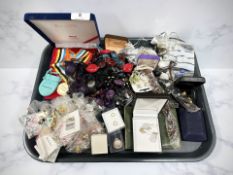 Costume jewellery including a 9ct gold-mounted paste pendant and one matching earring,