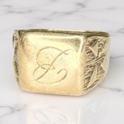 A 9ct gold signet ring, size Q CONDITION REPORT: 5.8g. Slightly misshapen.