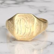 A 9ct gold signet ring, size Q CONDITION REPORT: 2.