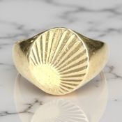 A 9ct gold signet ring, size M CONDITION REPORT: 2.