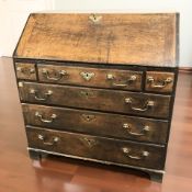 A George III oak fall front bureau, 90 cm x 50 cm x 98 cm.