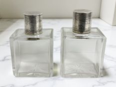 A pair of silver-lidded dressing table jars, maker CD, London 1931, height 9cm.
