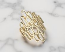 A 9ct gold 1970's ring, size M CONDITION REPORT: 4.