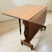 A Victorian mahogany drop leaf dining table, 117 cm x 100 cm x 75 cm,