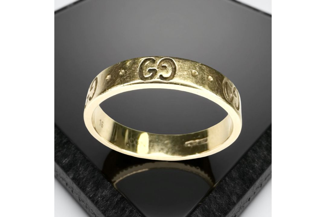 An 18ct yellow gold Gucci 'Icon' ring, size N½. CONDITION REPORT: 4.