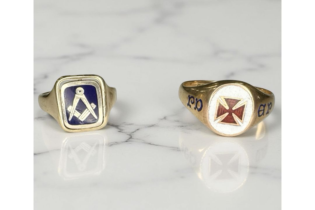 Two 9ct gold signet rings including a Masonic swivel example and another Masonic Order of St.