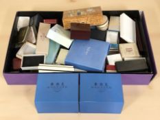 A quantity of jewellery boxes