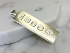 A silver ingot pendant, London 1977 CONDITION REPORT: 15.