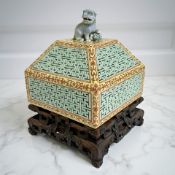 A Chinese Famille Verte censer cover, possibly Kangxi period or later,