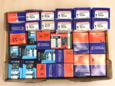 A large quantity of Securfix and other screws.