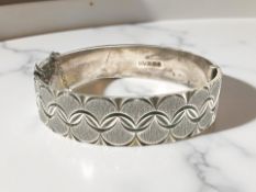 A silver bangle, Birmingham 1977 CONDITION REPORT: 40.