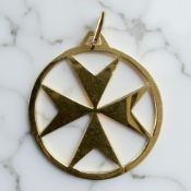 A 9ct yellow gold Maltese Cross pendant, diameter 27 mm. CONDITION REPORT: 2.