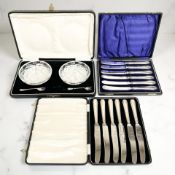 A cased set of six silver-handled butter knives, Viners, Sheffield 1957,