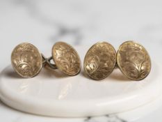 A pair of 9ct gold cuff links CONDITION REPORT: 6.