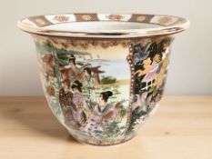 A contemporary Chinese porcelain planter, diameter 27 cm.