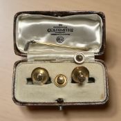 A bar brooch in the form of a golf club stamped 9ct and Sil,