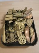 A group of brass and copper wares including trivets, British royal crest, horse brasses,