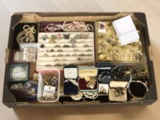 A quantity of costume jewellery including various decorative dress rings, cufflinks, brooches,